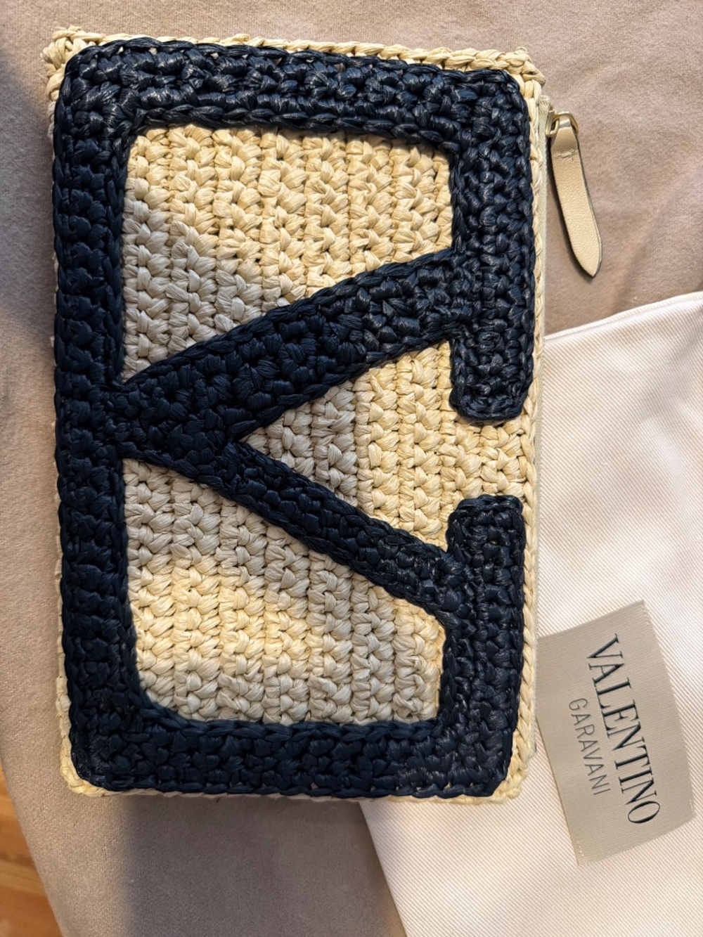 Valentino raffia pouch - Picture 2 of 4